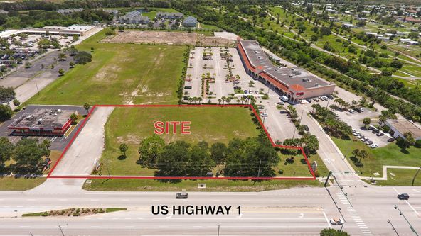 Coral Square Shoppes Out Parcel: 2960 S US Highway 1, Fort Pierce, FL 34982